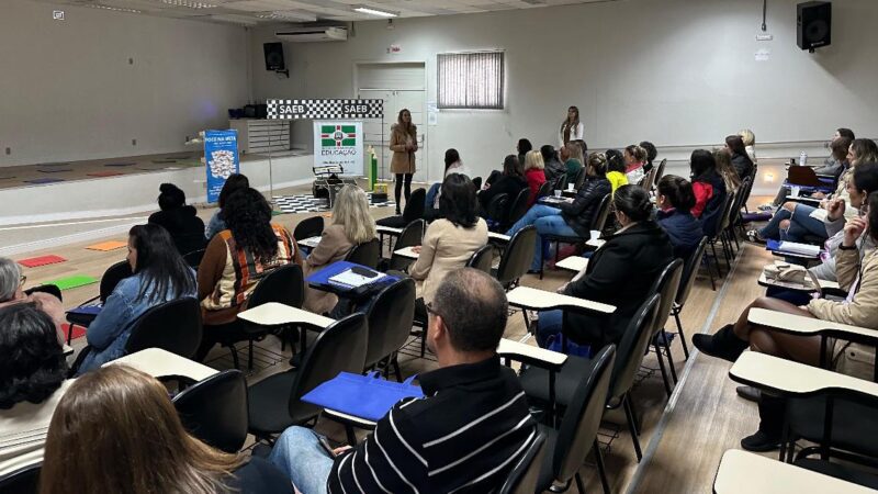 Professores participam de formação com foco na preparação para o SAEB 2025