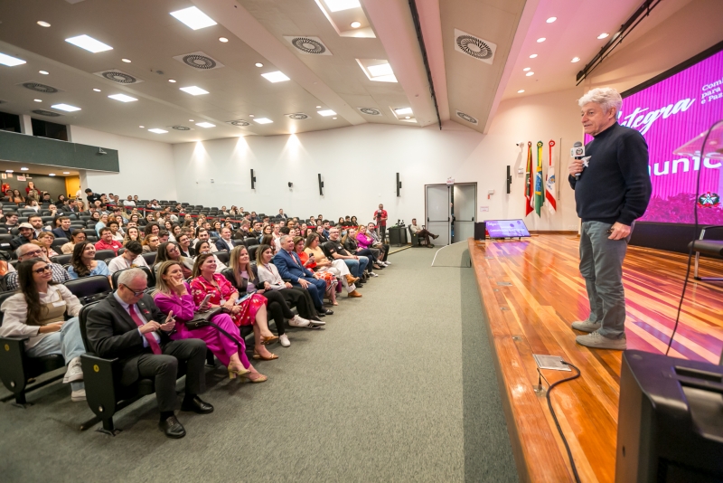 Na Alesc, Caco Barcellos traz reflexões sobre a forma como a violência é tratada no Brasil