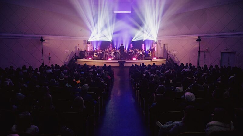 Concerto “Uma Noite no Cinema” tem sessão extra com casa cheia