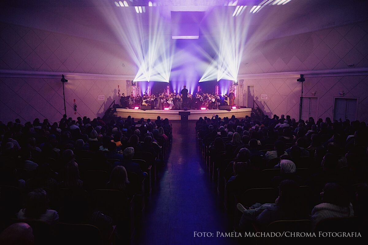 Concerto “Uma Noite no Cinema” tem sessão extra com casa cheia