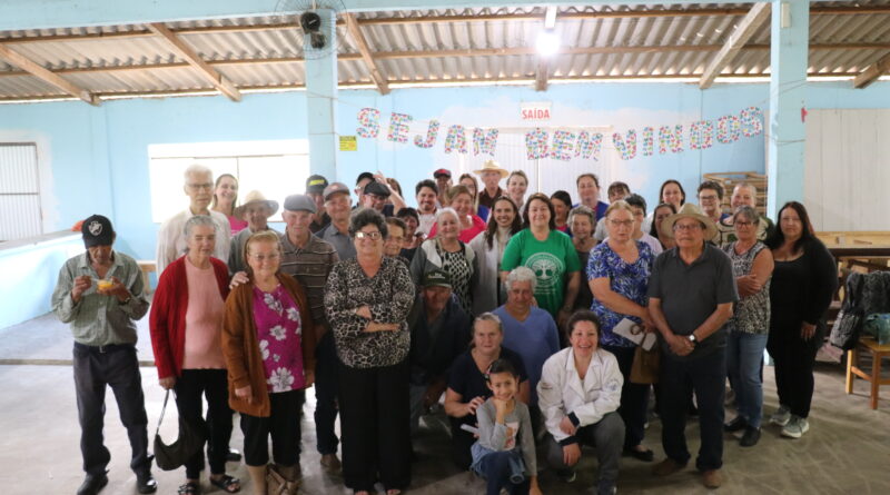 Encontro especial para idosos da localidade do Palmito