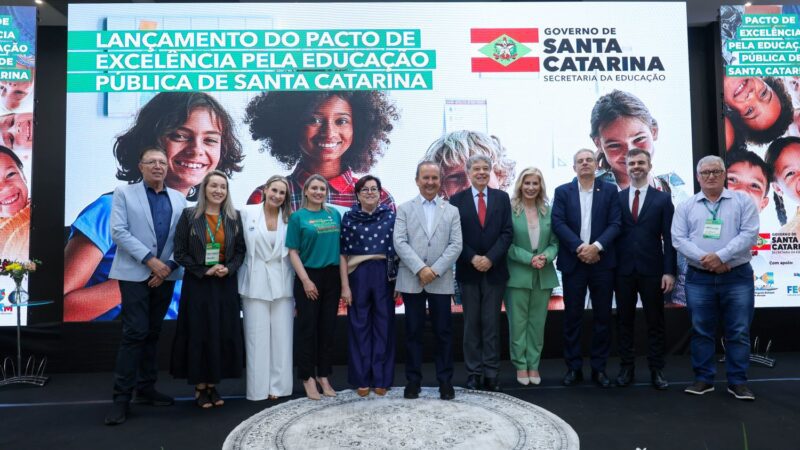 Prefeita Valquíria Schwarz reforça compromisso com a educação no lançamento do Pacto pela Educação em Santa Catarina