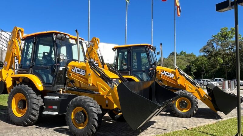 SAMAE amplia frota com aquisição de duas novas retroescavadeiras