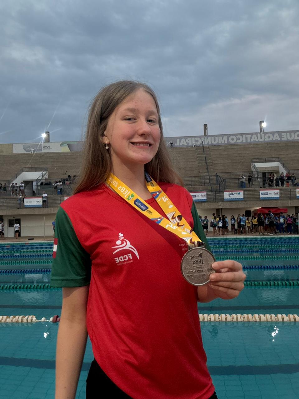 Jovem nadadora de São Bento do Sul conquista prata nos Jogos Escolares Brasileiros em Uberlândia