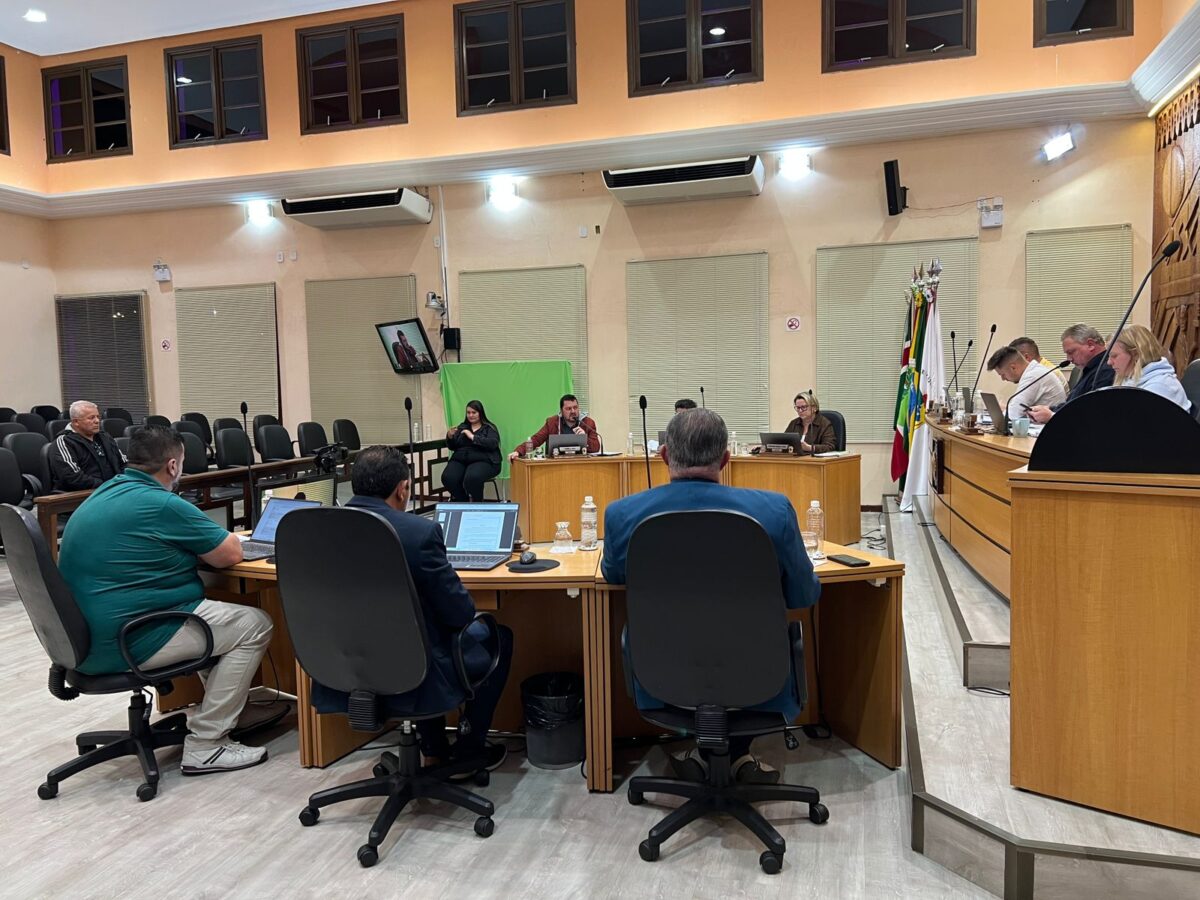 Projeto que altera as férias dos professores da rede municipal é arquivado