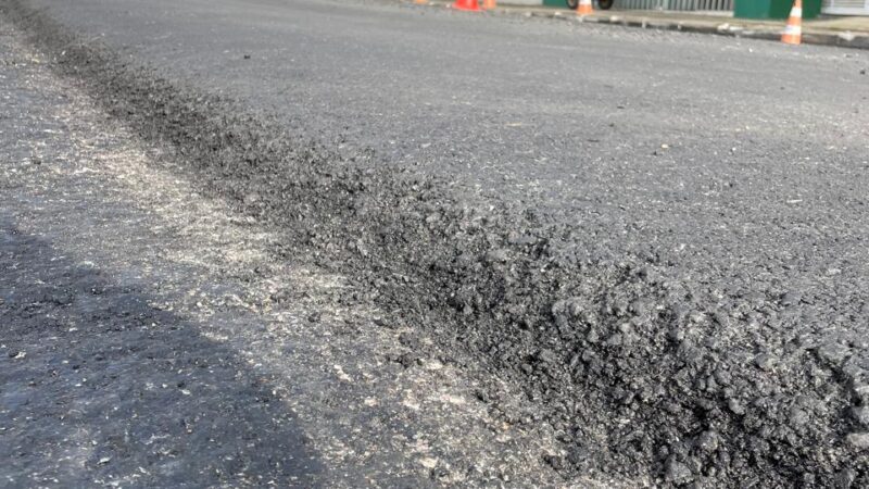 Prefeitura inicia obras de fresagem e recapeamento asfáltico no bairro Oxford