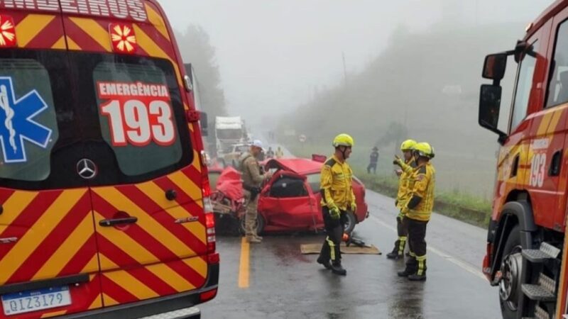 Motorista morre preso às ferragens em colisão na Serra Dona Francisca
