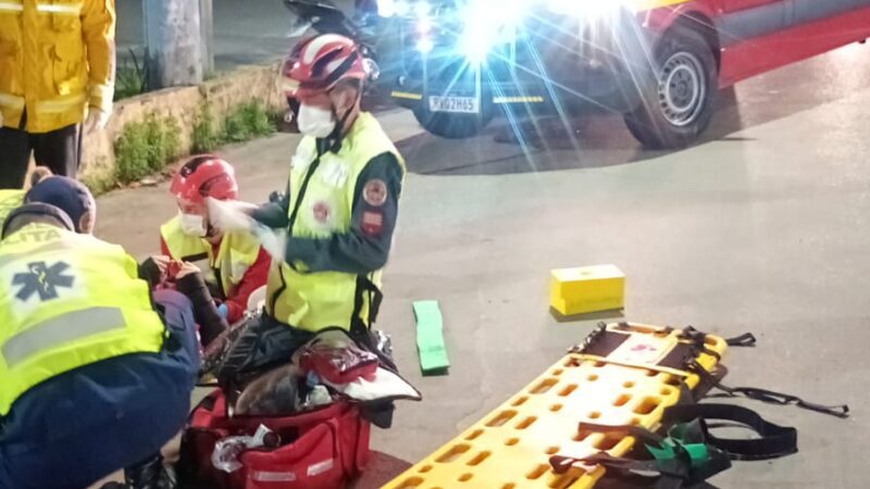 Mulher fica ferida em colisão entre carro e moto na BR-280, em Rio Negrinho