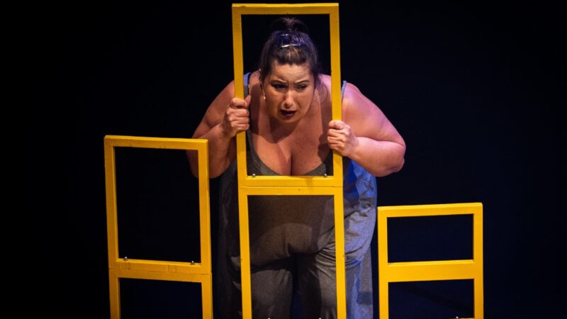 Risos e reflexões: Mariana Xavier aborda saúde mental com comédia em São Bento do Sul