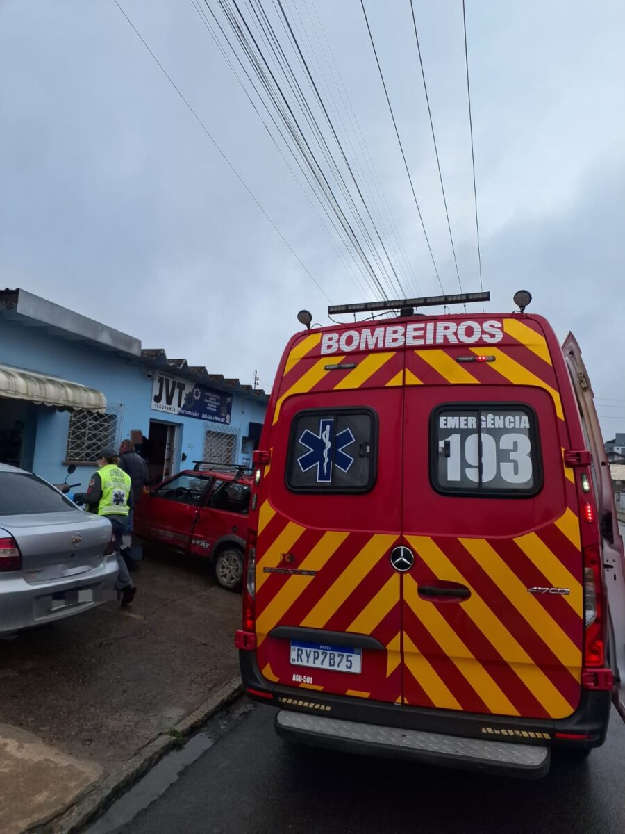 Motociclista fica ferido em colisão com automóvel no Centro de São Bento do Sul
