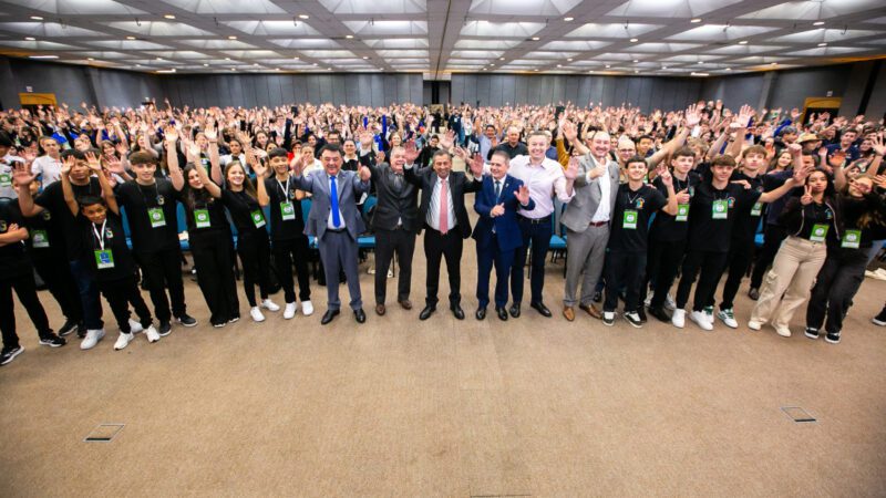 Mais de mil adolescentes participam do encontro estadual de vereadores mirins