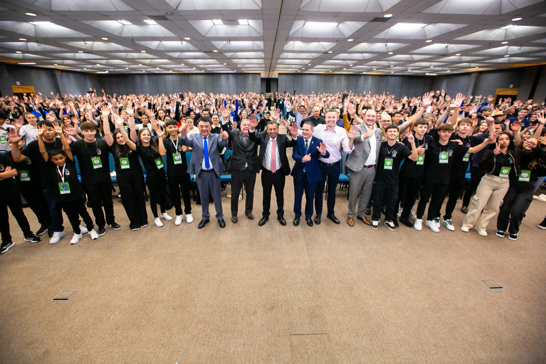 Mais de mil adolescentes participam do encontro estadual de vereadores mirins