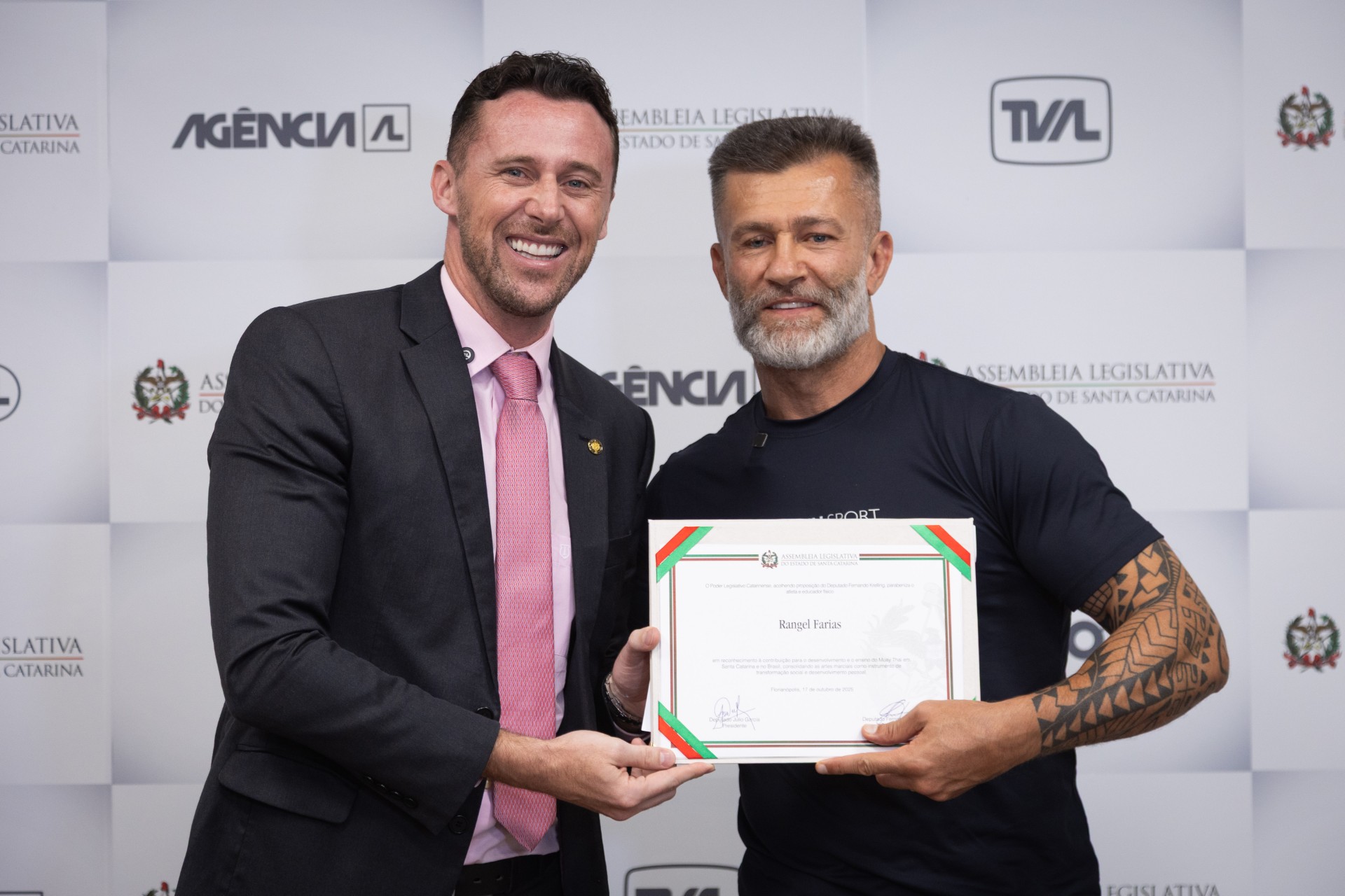 Mestre Rangel Freitas recebe homenagem na Alesc a pedido do deputado Fernando Krelling