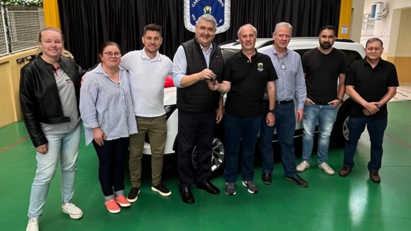 Deputado Antídio Lunelli entrega veículo à APAE e anuncia novos recursos para São Bento do Sul