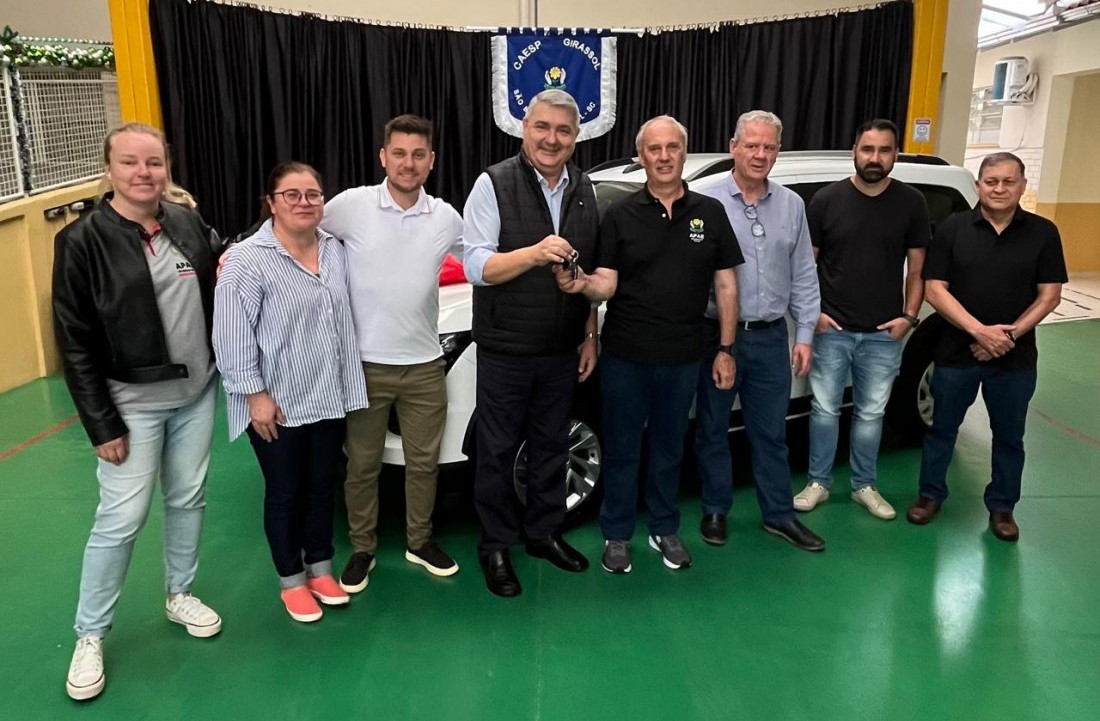 Deputado Antídio Lunelli entrega veículo à APAE e anuncia novos recursos para São Bento do Sul