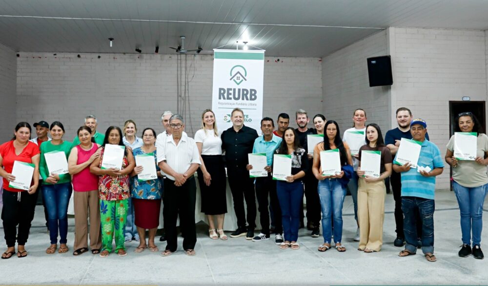 Monte Castelo entrega matrículas da quadra 07 e avança na Regularização Fundiária Urbana