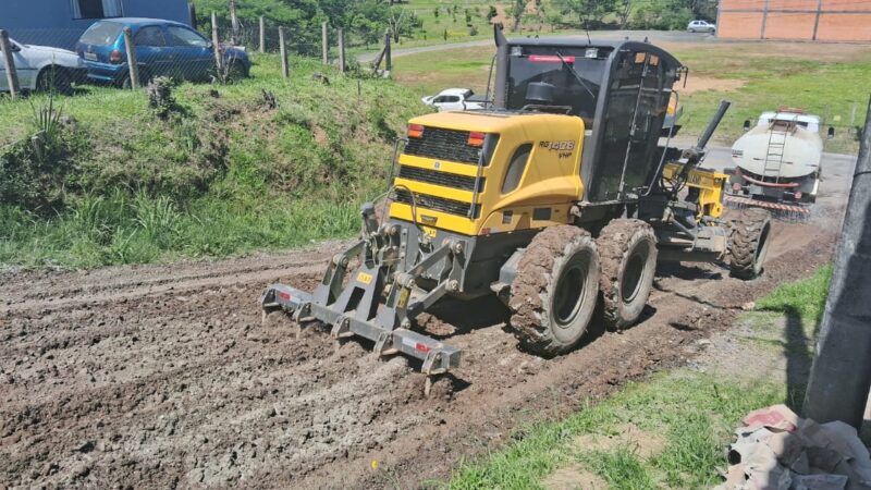 Melhorias na rua Marta Lange no bairro Centenário