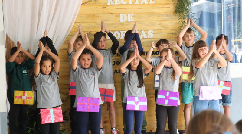 Semana Literária encanta a comunidade na Escola Municipal Márcia Saskoski, na localidade da Pratinha