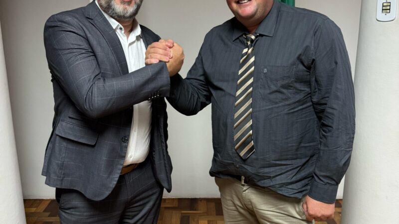 Vereador Israel de Lima protocola R$ 1,2 milhão em investimentos garantidos para Santa Terezinha através do secretário Jerry Comper