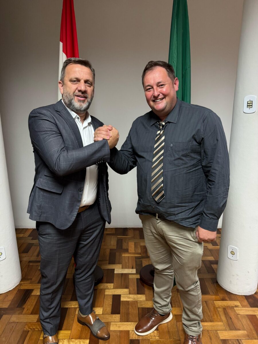 Vereador Israel de Lima protocola R$ 1,2 milhão em investimentos garantidos para Santa Terezinha através do secretário Jerry Comper