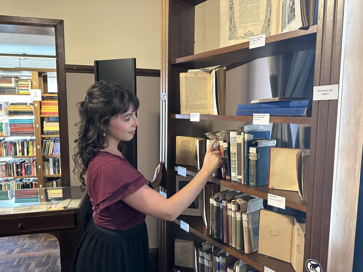 Sociedade Literária São Bento celebra 144 anos com exposição de documentos raros