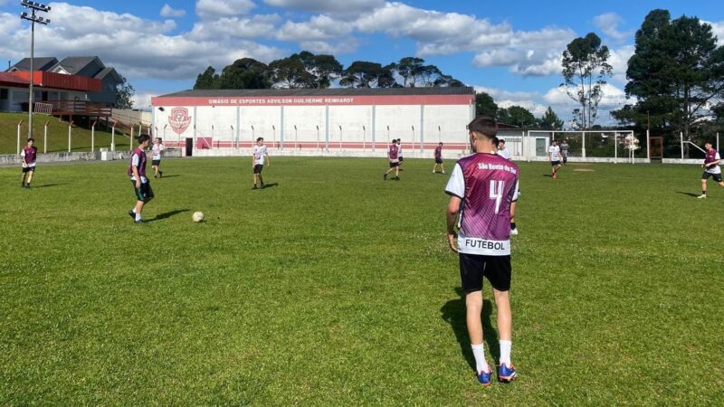 Sub-17 da FMD São Bento do Sul disputa vaga nas semifinais em Joinville