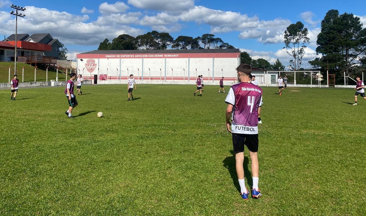 Sub-17 da FMD São Bento do Sul disputa vaga nas semifinais em Joinville