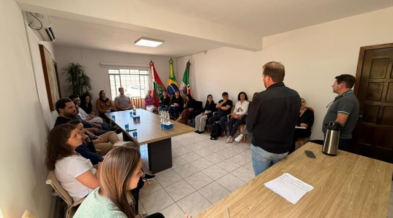 Prefeito se reúne com profissionais da Saúde para dialogar sobre o atendimento à população