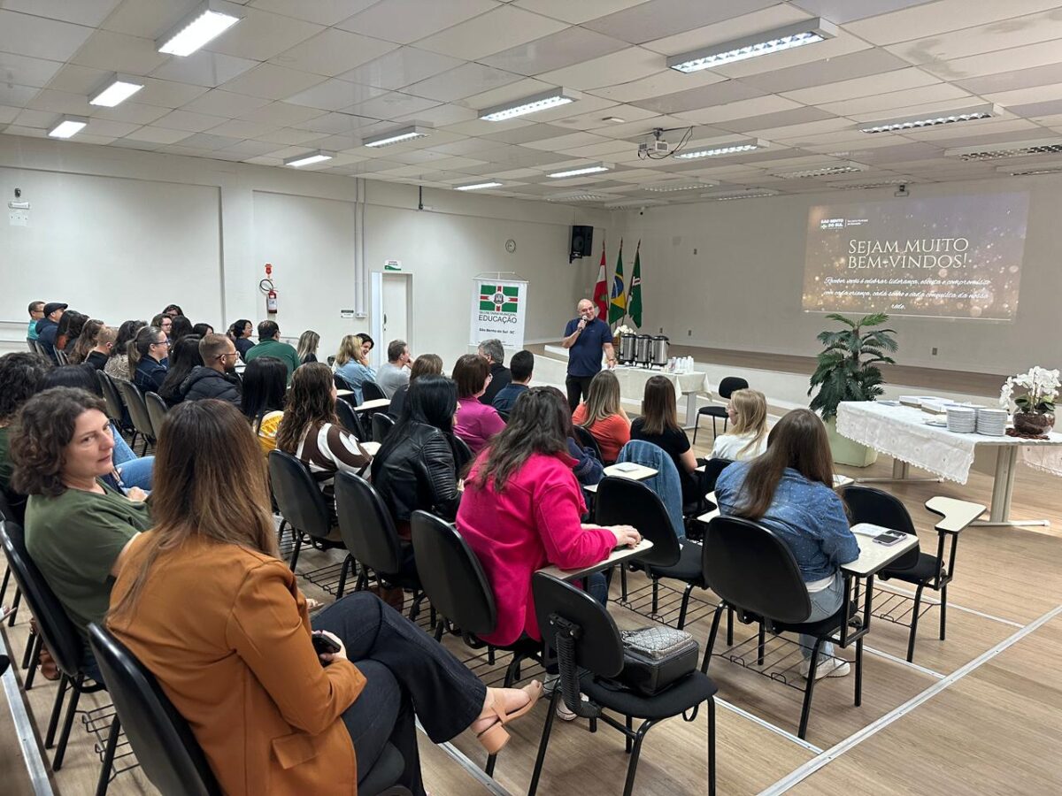 Dia do Diretor Escolar é celebrado com homenagem e café da manhã
