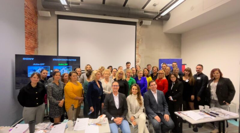 Dentista nascida em Papanduva leva o nome da cidade para a Polônia ensinando ortodontia