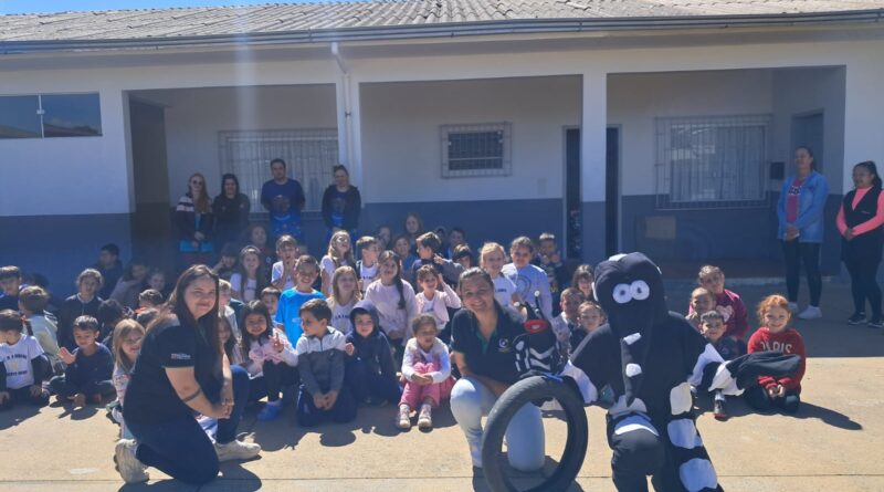 Agentes de Endemias realizam palestra sobre dengue na Escola Rubens Alberto Jazar, em Papanduva