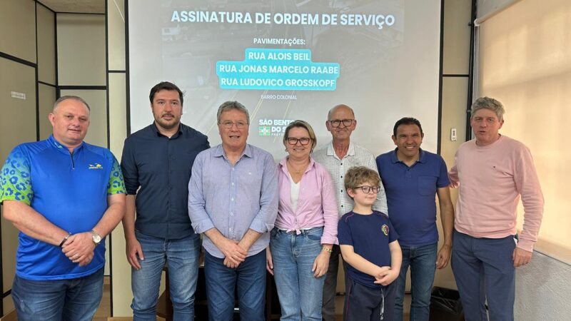 Prefeitura assina ordem de serviço para pavimentação de três ruas no bairro Colonial