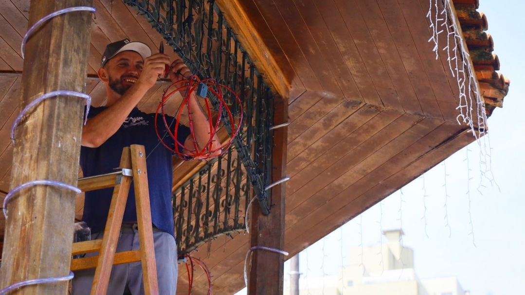 Canoinhas inicia clima natalino com feira artesanal, acendimento das luzes e concerto especial neste sábado