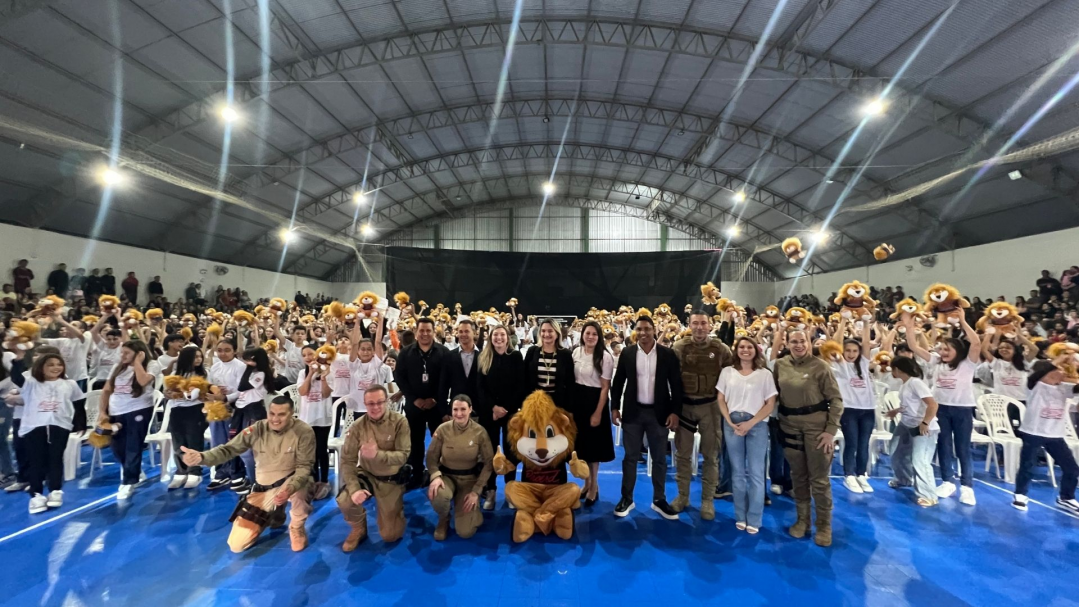 Polícia Militar realiza formatura de 520 alunos do Proerd em Canoinhas