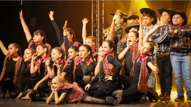 7ª Mostra Comentada de Dança Escolar de Canoinhas encanta público e reúne mais de 600 bailarinos