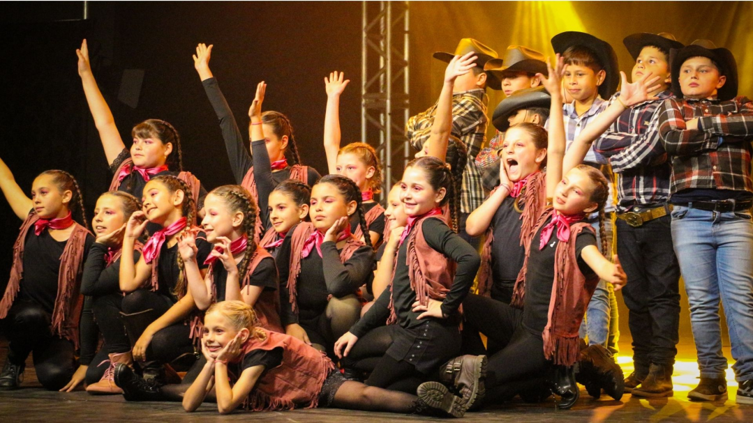 7ª Mostra Comentada de Dança Escolar de Canoinhas encanta público e reúne mais de 600 bailarinos