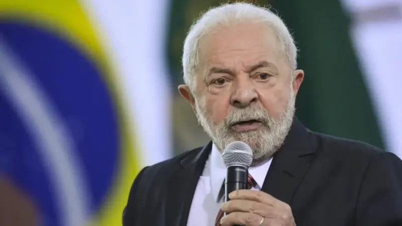 Lula sanciona lei que obriga linguagem simples e proíbe linguagem neutra no serviço público