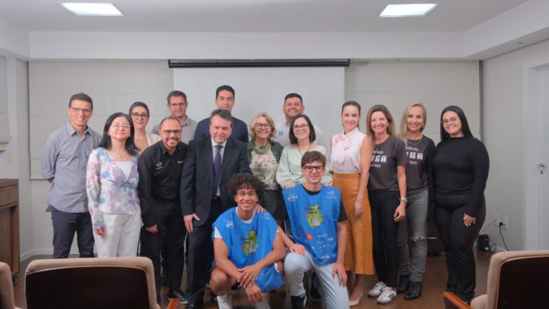 “Estou muito feliz porque agora consigo enxergar tudo com nitidez”, diz adolescente, entre mais de mil atendidos pelo Projeto Olhar Amigo em 10 anos de história