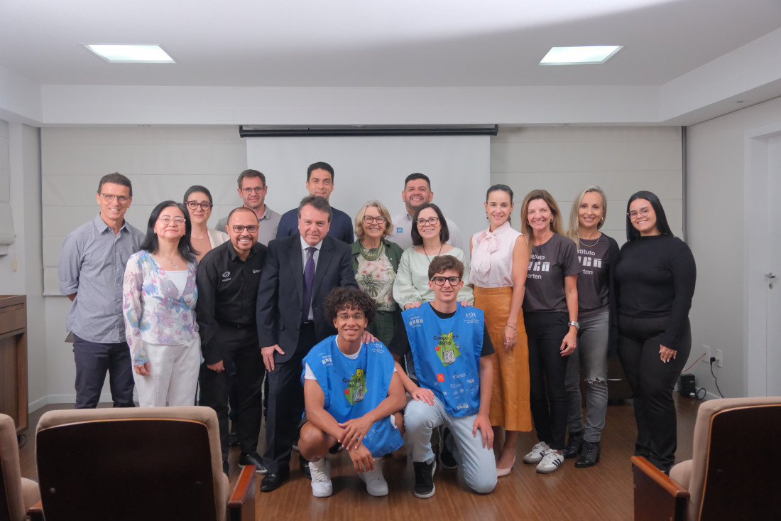 “Estou muito feliz porque agora consigo enxergar tudo com nitidez”, diz adolescente, entre mais de mil atendidos pelo Projeto Olhar Amigo em 10 anos de história