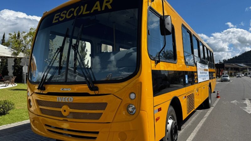 Massaranduba amplia frota escolar com novo ônibus para transporte de estudantes