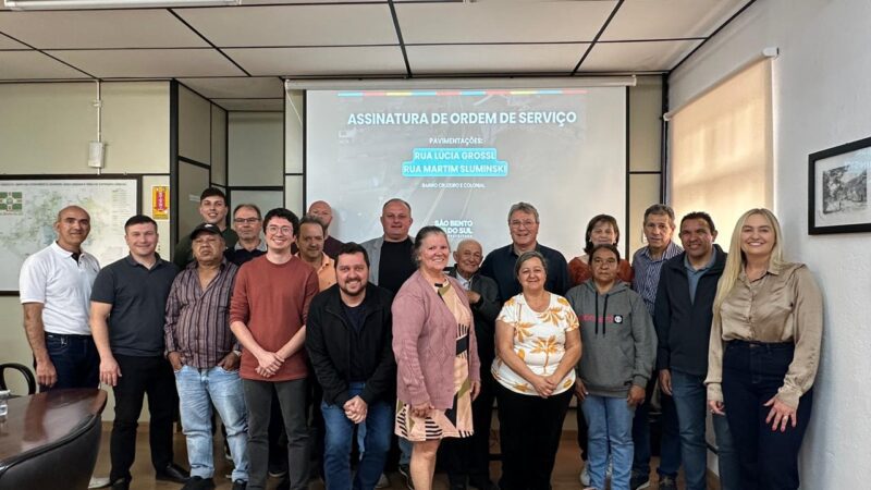 Prefeitura assina ordem de serviço para novas pavimentações nos bairros Colonial e Cruzeiro