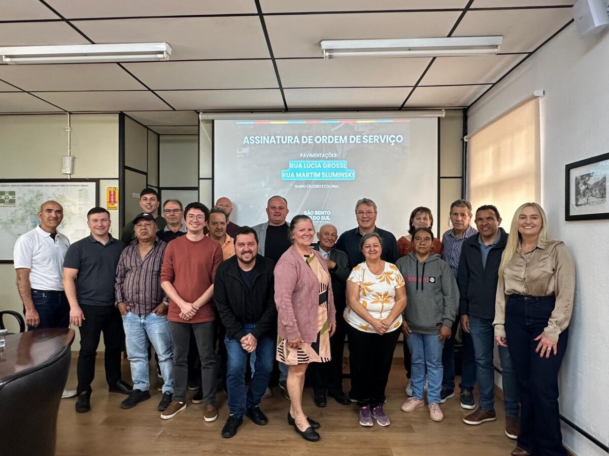 Prefeitura assina ordem de serviço para novas pavimentações nos bairros Colonial e Cruzeiro