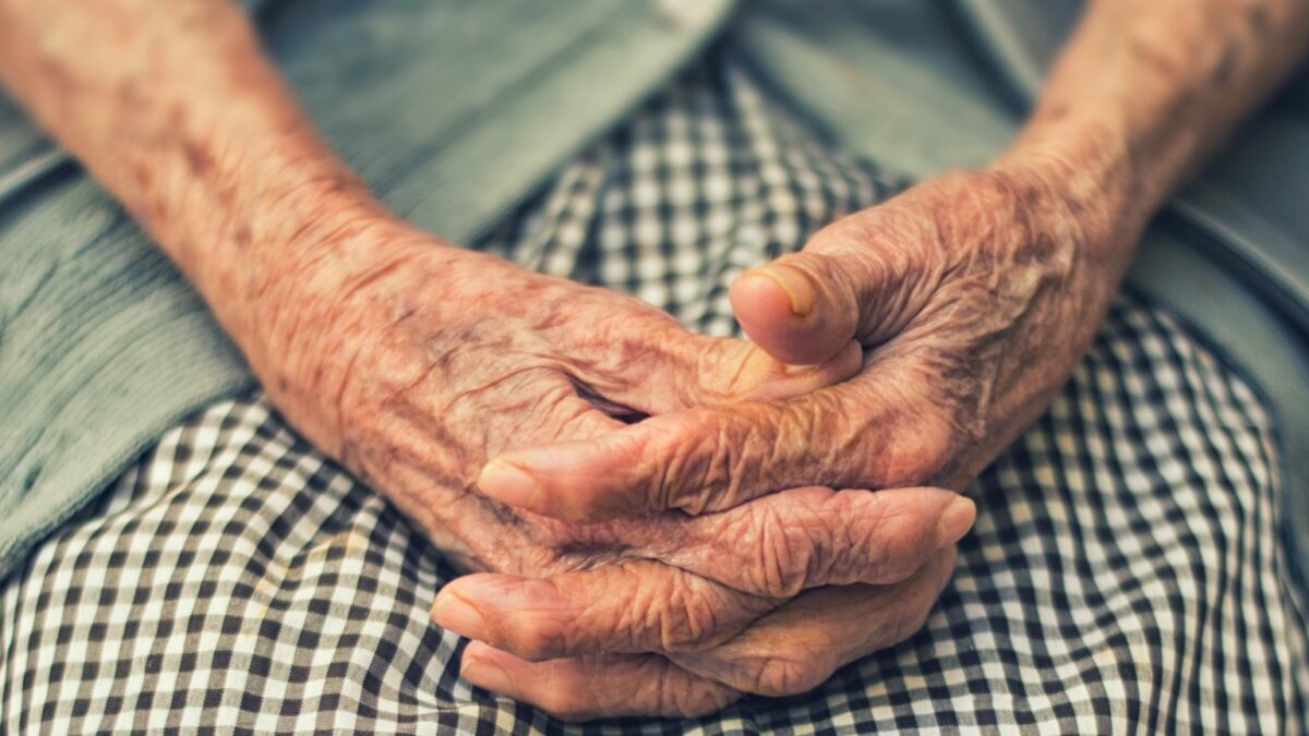 Polícia encontra idosa de 81 anos abandonada pelos filhos em SC