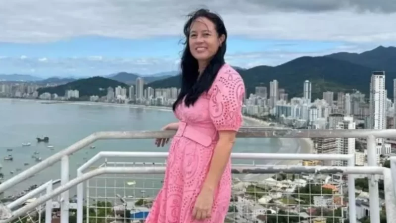 Mulher é encontrada morta na praia de Itapema e marcas no corpo levantam dúvidas