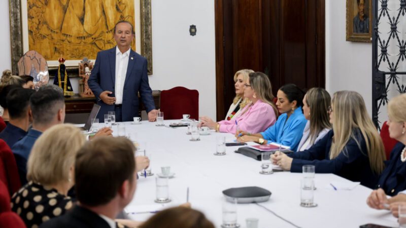 Governador Jorginho Mello coordena primeira reunião de trabalho do programa Catarinas por Elas