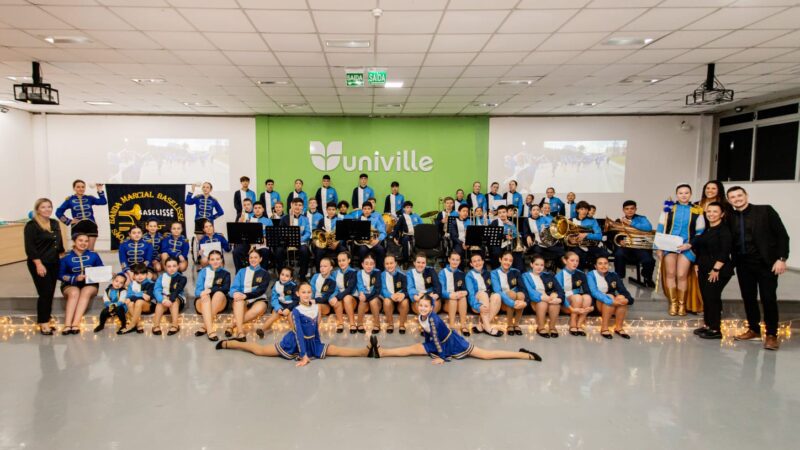 Banda Marcial encanta a comunidade em concerto de encerramento do ano letivo