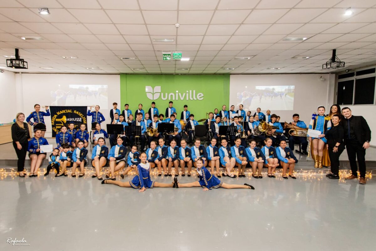 Banda Marcial encanta a comunidade em concerto de encerramento do ano letivo