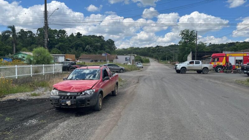Idosa fica ferida em colisão entre dois carros no bairro São Cristóvão, em Papanduva