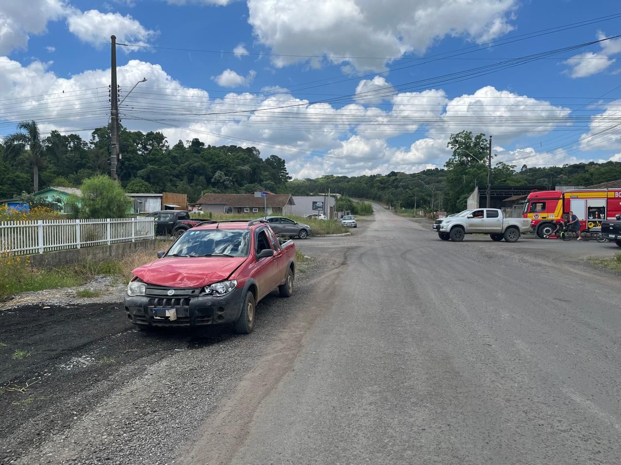 Idosa fica ferida em colisão entre dois carros no bairro São Cristóvão, em Papanduva