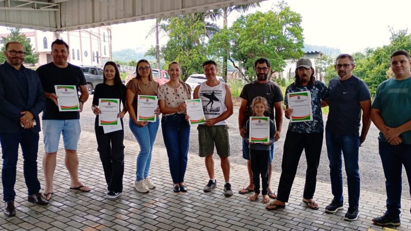Santa Terezinha entrega Certidões de Regularização Fundiária a famílias do município